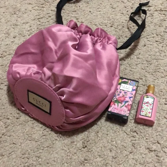 Gucci Flora Satin Pouch & Perfume Gift Set - Picture 3 of 9